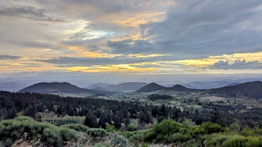 Hébergement AbracadaRoom : La Bulle de Pierre avec Spa privatif - Ecolodge au milieu des volcans - Image 19