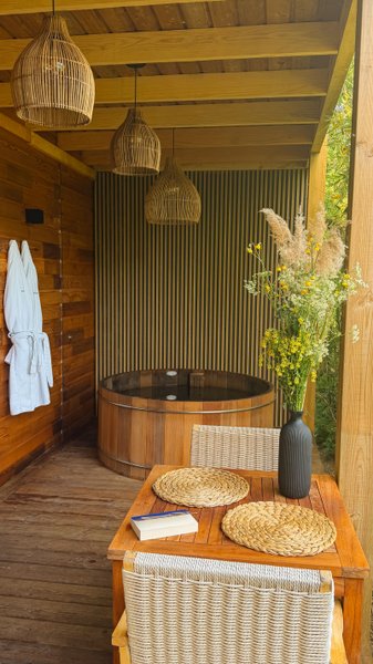 Hébergement AbracadaRoom : Escapade luxe avec bain nordique au bord du canal - Image 1