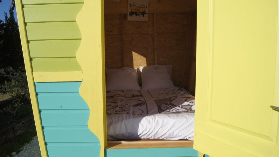 lit_roulotte_verte_roulottes_yguaris