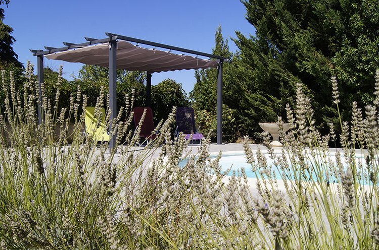 vue_sur_la_piscine_roulottes_yguaris