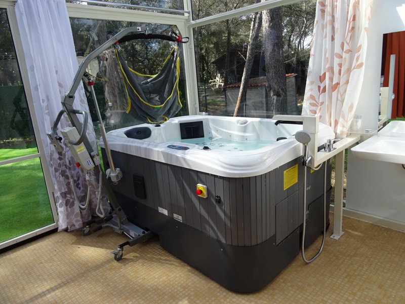 Hébergement AbracadaRoom : Bulle PMR sous les Muriers & Spa - Image 6