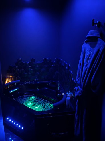 Hébergement AbracadaRoom : Dormez sous la Lune Bleue – Séjour magique & jeu immersif - Image 14