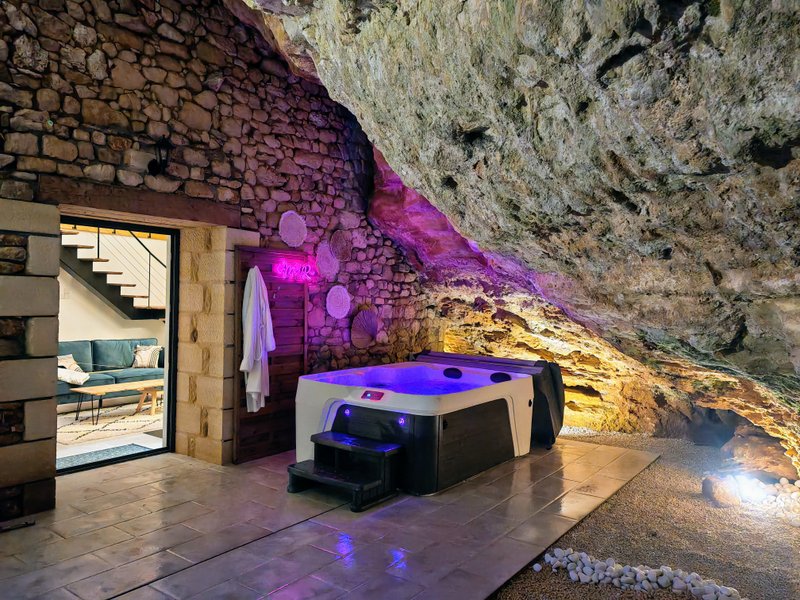 Hébergement AbracadaRoom : Milharoc votre logement insolite dans le Lot - Image 2