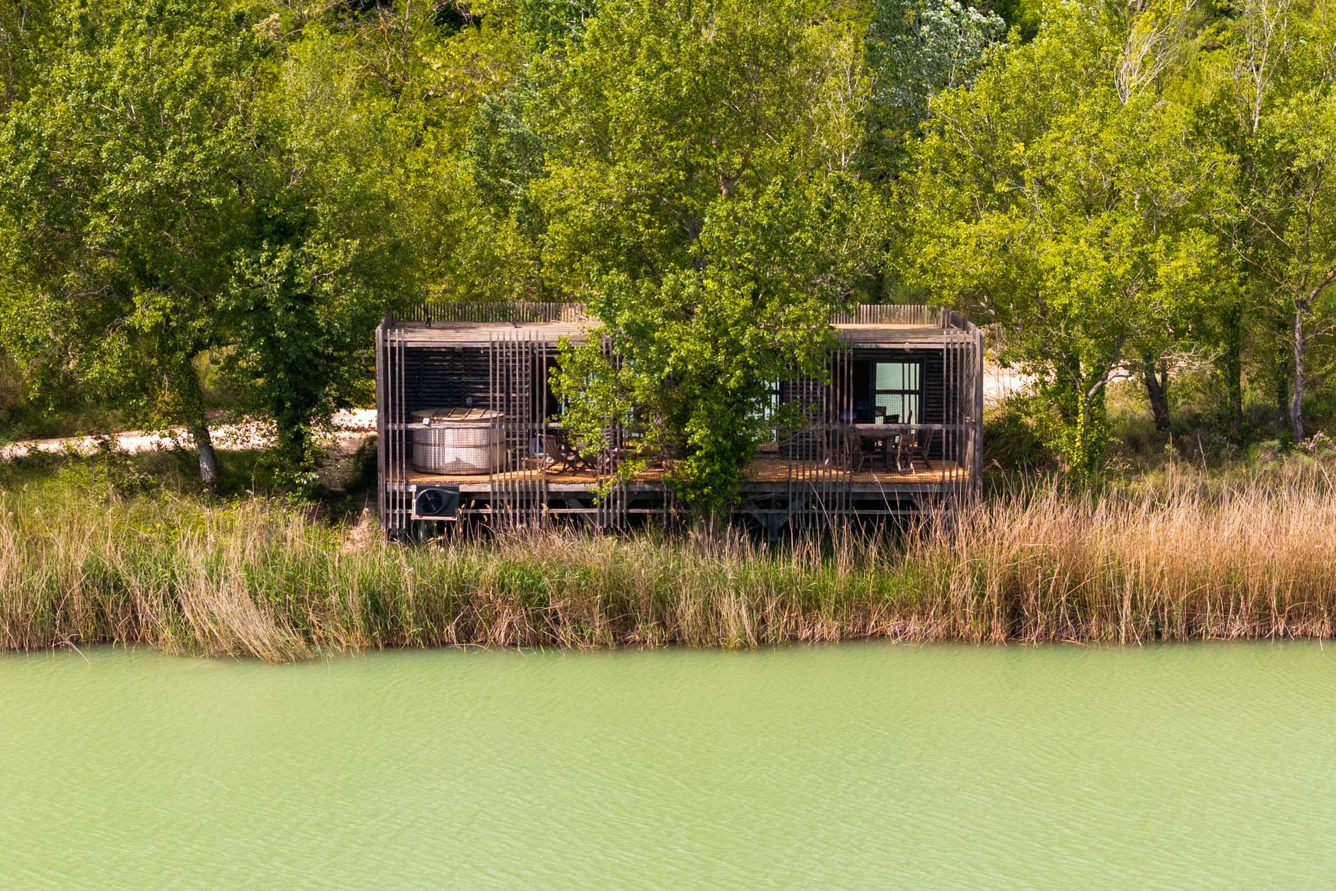 Hébergement UnicStay : Cabanes Famille Spa sur Pilotis à Sorgues