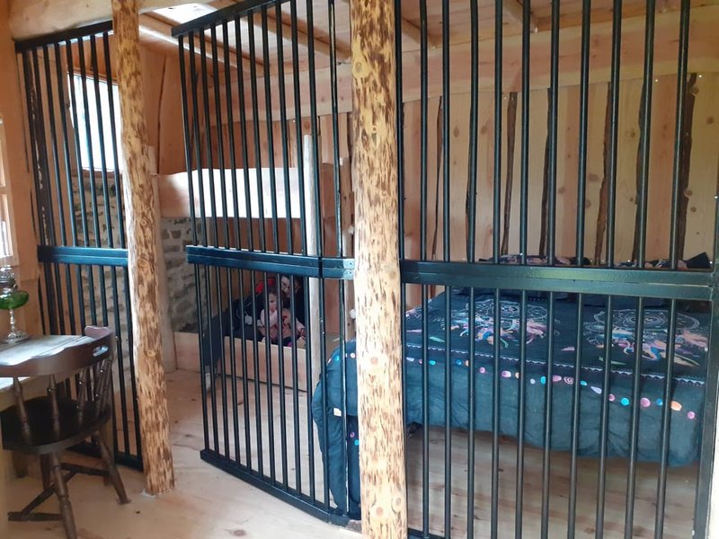 Hébergement AbracadaRoom : Bureau du shérif - Image 8