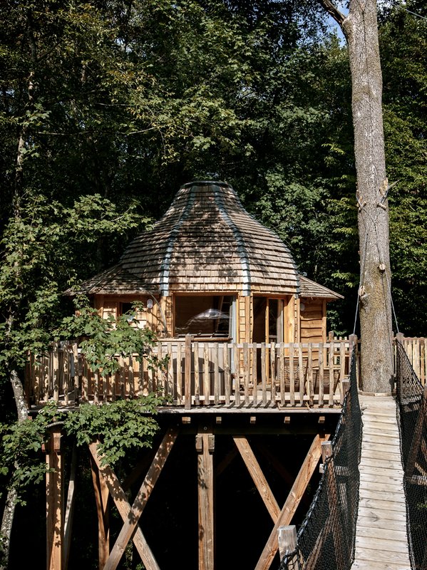 cabane dans les arbres avec bain nordique privatif