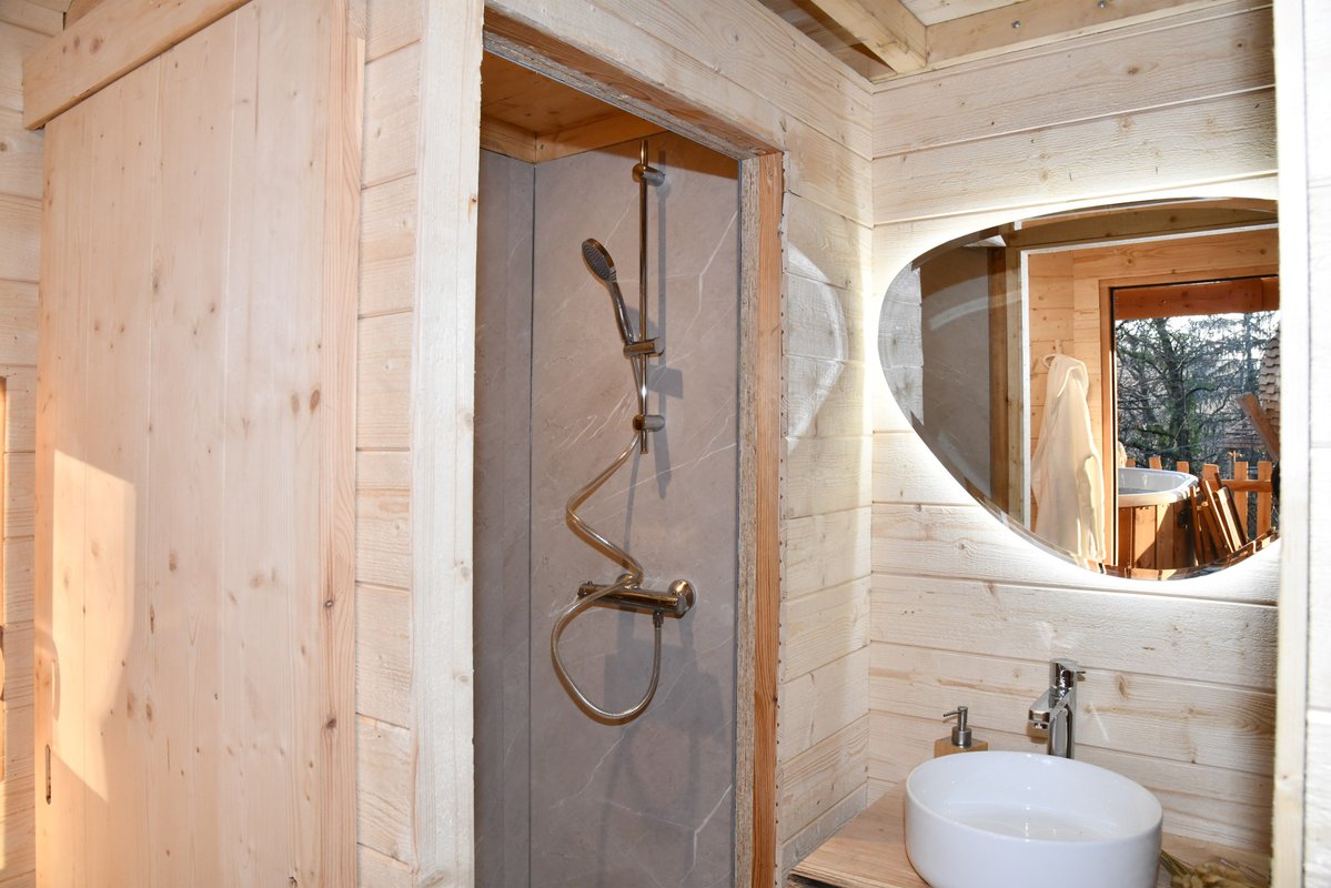 Cabane SPA Lov'nid à Gillonnay (25)