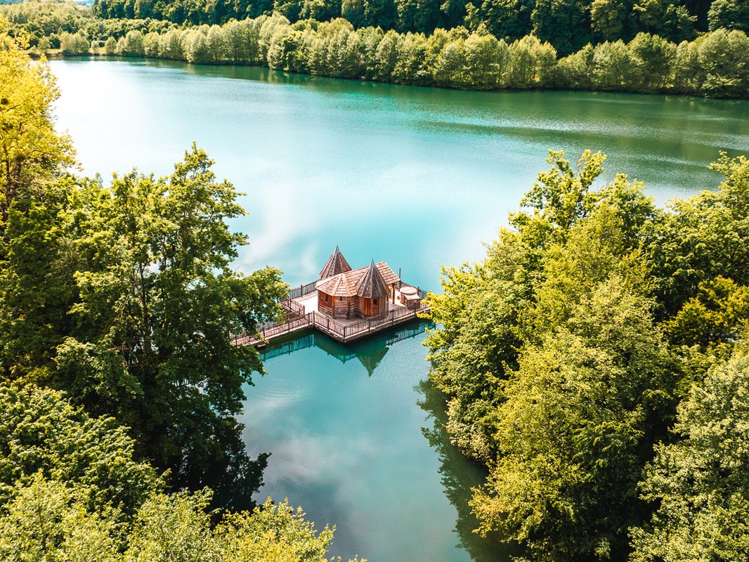 Cabane Spa Château à Chassey-Lès-Montbozon (1)