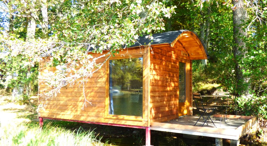 Hébergement AbracadaRoom : Tiny House au bord d'un lac - Image 3