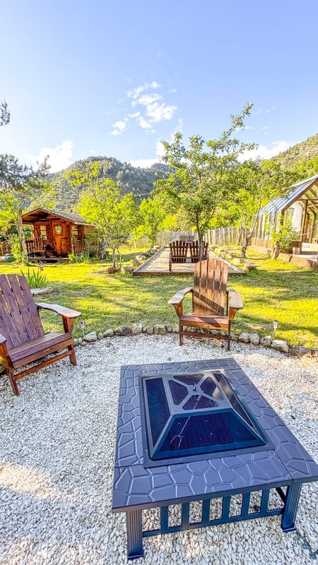 Chalet en verre sous une pluie d’étoiles à Biot (31)