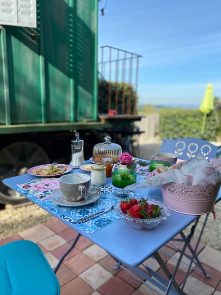 Hébergement AbracadaRoom : Une Roulotte à la Campagne - Image 10