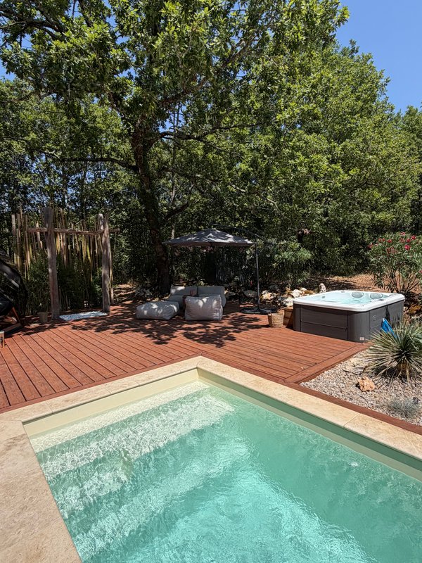 Le Zôme de Janès Piscine & Spa privatif en forêt à Mauroux (16)
