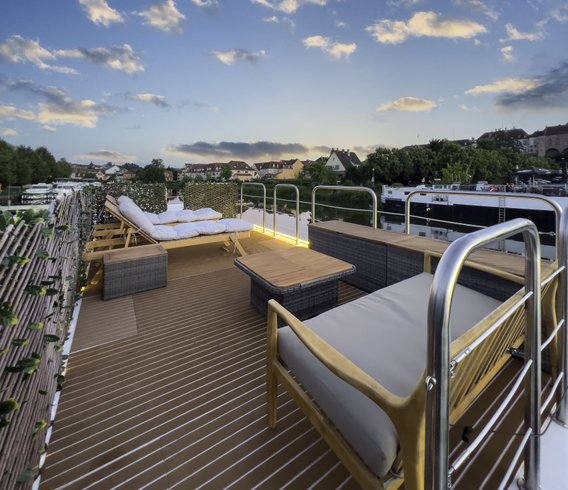 Hébergement AbracadaRoom : Suite flottante Supérieure Lit king-size Balnéo transparente Sauna et rooftop - Image 12