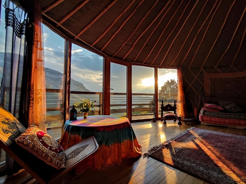 Hébergement AbracadaRoom : La Yourte Nature et sa vue panoramique - Image 1