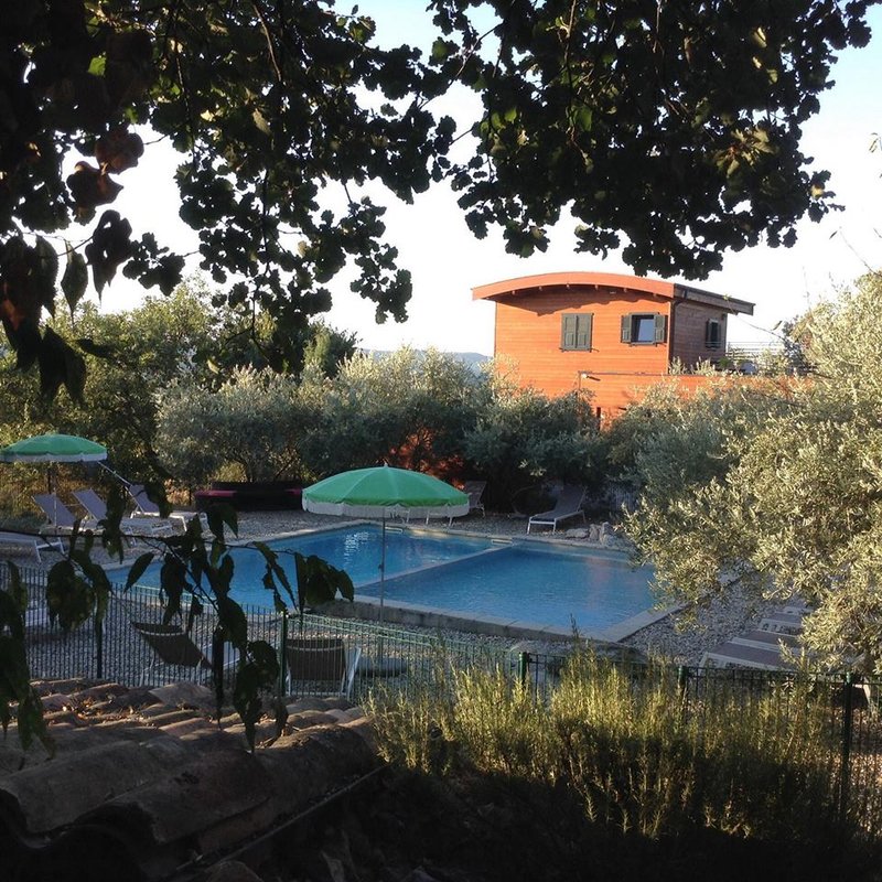 Cabane avec spa et piscine privatifs