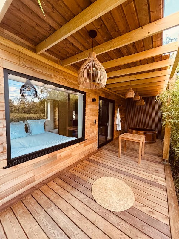 Lodge luxe bain nordique au bord du Canal de Briare à 1h30 de Paris à Montcresson (11)