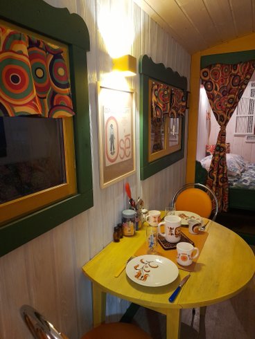 Hébergement AbracadaRoom : La Roulotte Rétro 70/80 - Image 16