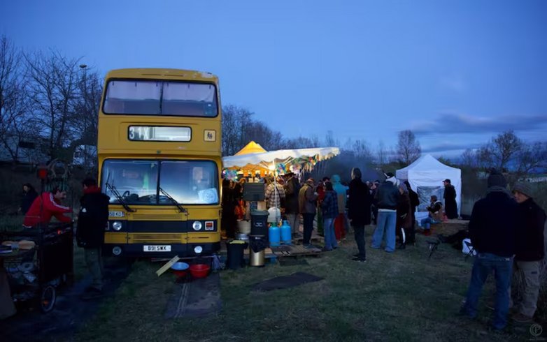 Hébergement AbracadaRoom : Le YeSlowBus en fête - Image 15