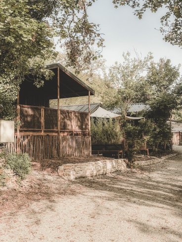 Hébergement AbracadaRoom : Cabane Tèrra - Lodge sur pilotis au cœur de la nature, calme & bien-être, réservé aux adultes • linge & ménage inclus • climatisation réversible • cuisine équipée - Image 11