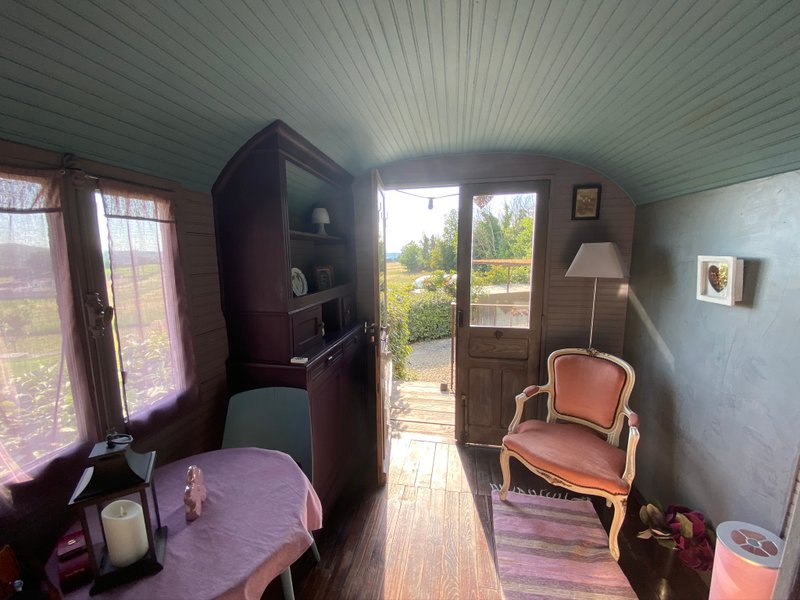 Hébergement AbracadaRoom : Une Roulotte à la Campagne - Image 7