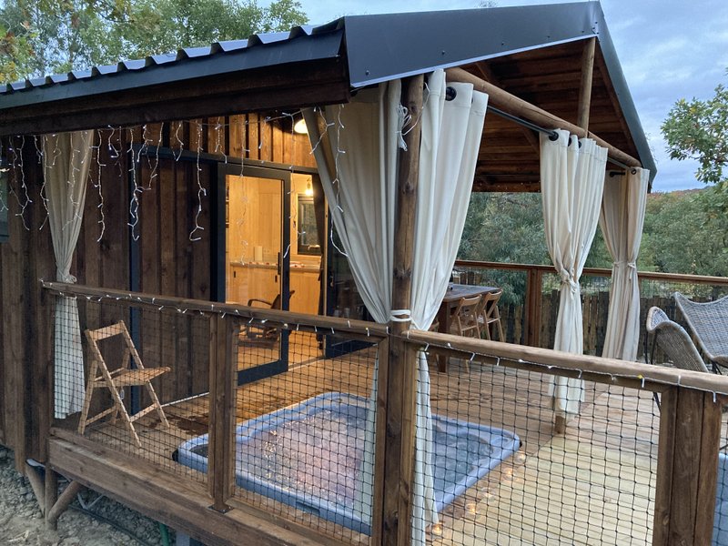 Hébergement AbracadaRoom : Cabane sur pilotis La Dame du Château- spa privé - Image 2
