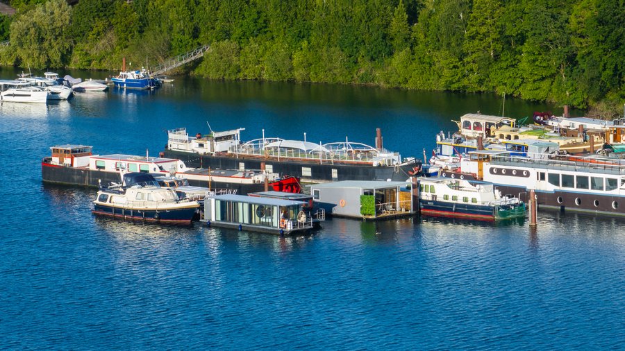 Hébergement AbracadaRoom : Suite flottante Panoramique Lit rond Balnéo Sauna - Image 15
