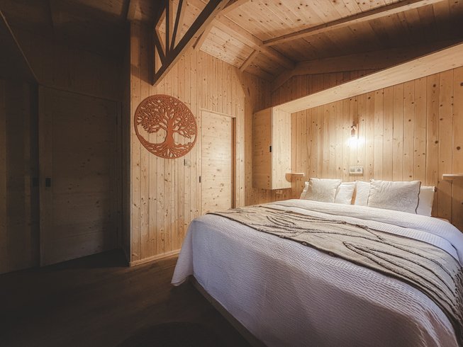 Hébergement AbracadaRoom : Cabane Ausèla - Lodge sur pilotis au cœur de la nature, calme & bien-être, réservé aux adultes • linge & ménage inclus • climatisation réversible • kitchenette équipée - Image 1