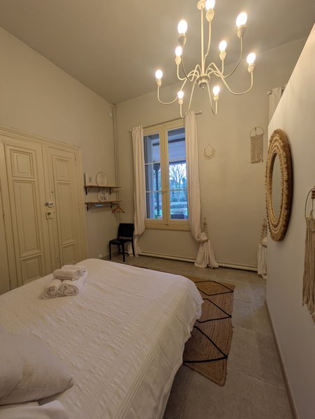 Hébergement AbracadaRoom : Chambre d'hôte La Loge Pourpre du Château Ste Colombe - Image 13
