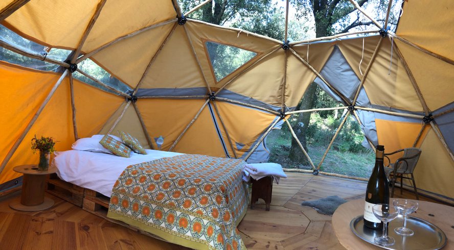 Hébergement AbracadaRoom : Le luxe champêtre d'un Géodôme en châtaignier - Image 2