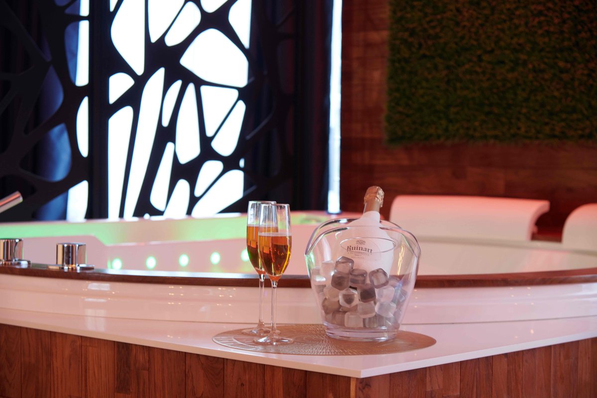 Suite Romantique Le Double L Luxe & Love Loveroom à Cholet (9)