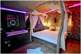 Évasion safari unique, SPA XXL, CASCADE D'EAU, CINÉMA PRIVÉ, 5 min du centre