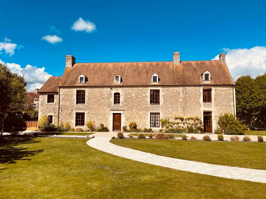 La Chambre de Caractère à Le Bu Sur Rouvres (1)