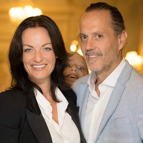 Propriétaires du domaine, Alessandro Bertuzzi, aussi appelé “Alex”, et Jennie-Marie Larsen sont un couple franco-italien et germano-canadien.<br>