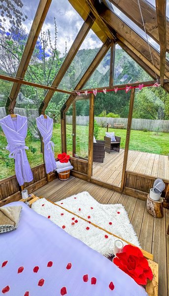 Domaine AbracadaRoom : Chalet en verre sous une pluie d’étoiles - Image 4