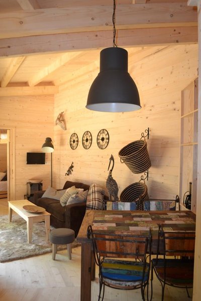 salle-a-manger-lodge-boheme-cabane-belle