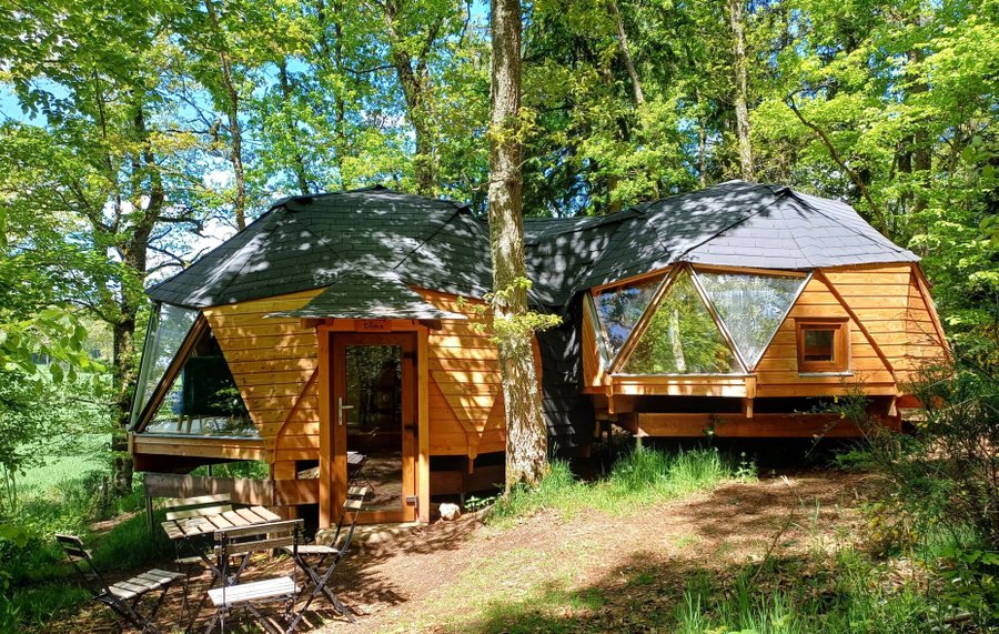 Hébergement AbracadaRoom : Double Dôme au bord d'un lac - Image 1