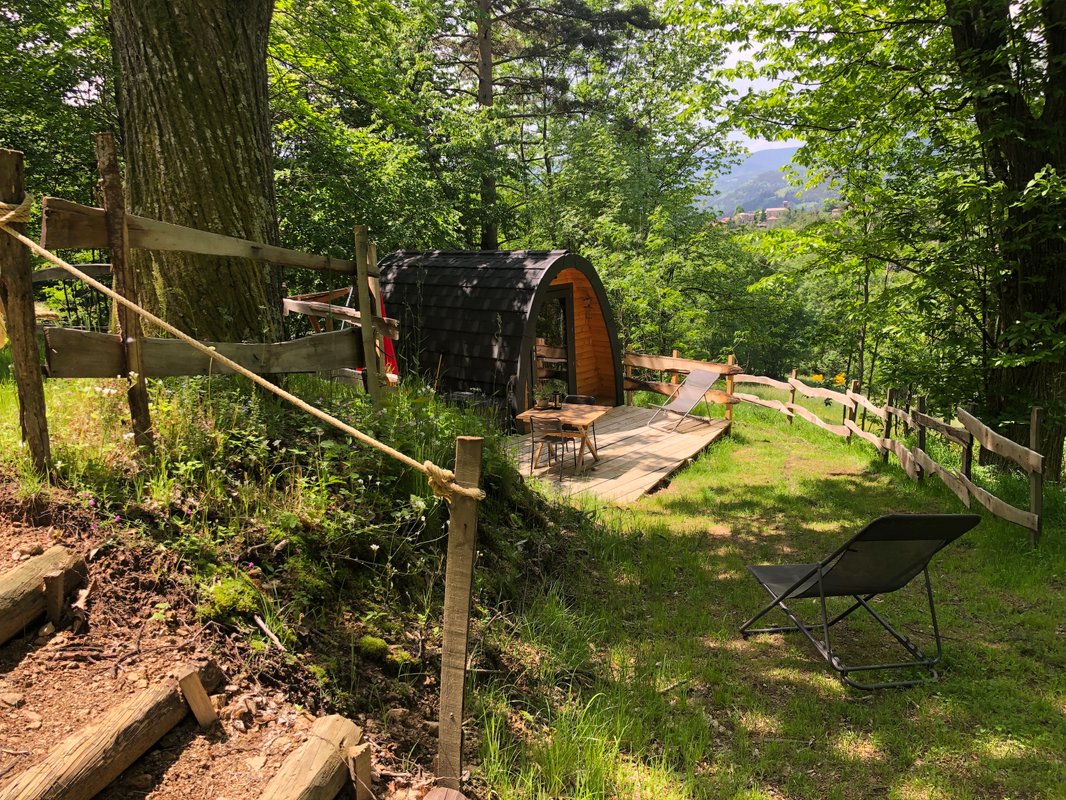 Cabane sous les châtaigniers à Nozieres (1)