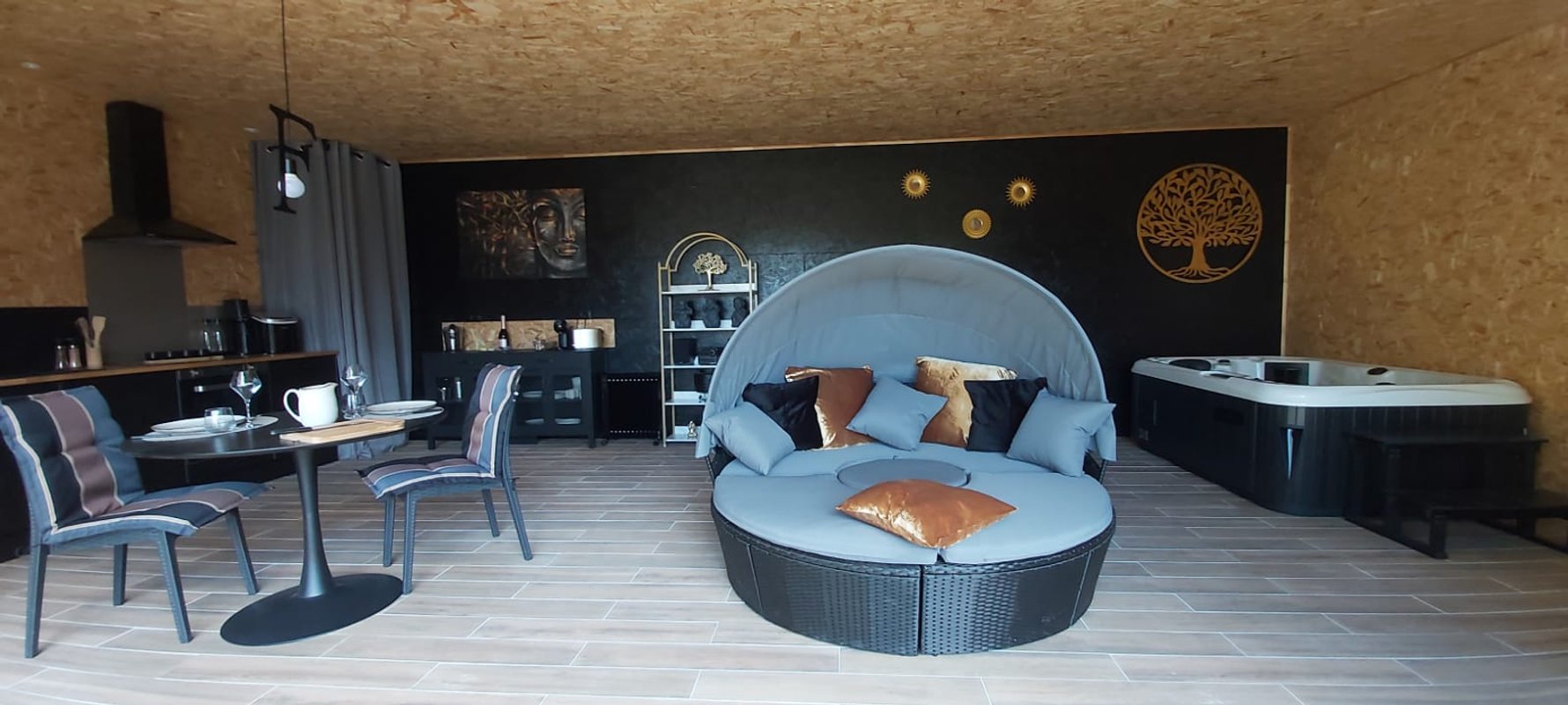 "F"anny - Wigwam, piscine & spa à Malves En Minervois (40)