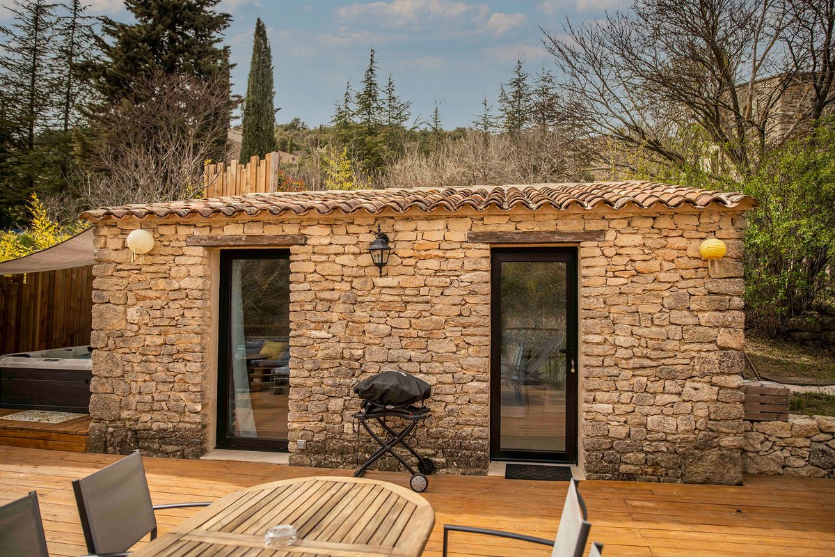 Roulotte la Clé du Luberon & SPA à Buoux (16)