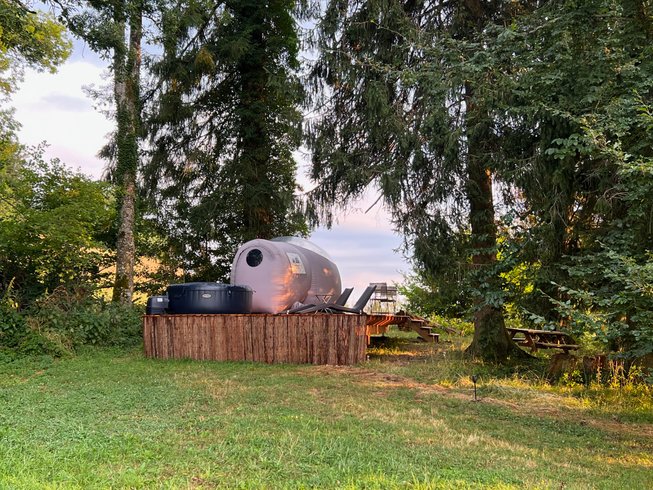 Hébergement AbracadaRoom : Bulle transparente et son spa - Image 1