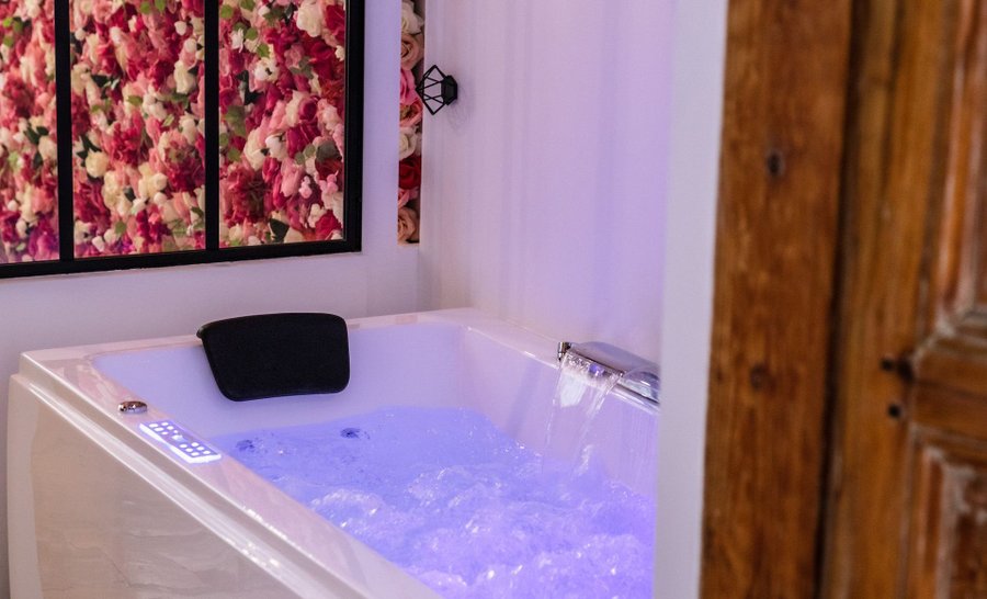 Domaine AbracadaRoom : Suite Vénusa - Place Jean Jaurès - Image 9