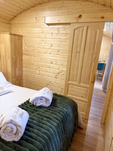 Domaine AbracadaRoom : La roulotte dorée - Image 9