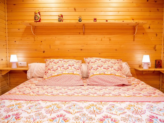 Hébergement AbracadaRoom : Roulotte Les Mésanges — Bohème Roumaine - Image 2