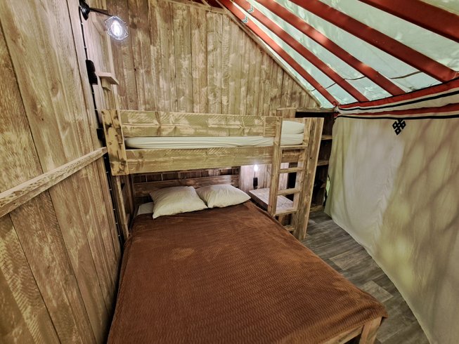 Hébergement AbracadaRoom : Yourte WOOD 5 personnes - Image 4