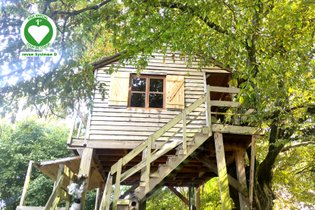 Maisonnette perchée dans les arbres tout équipée