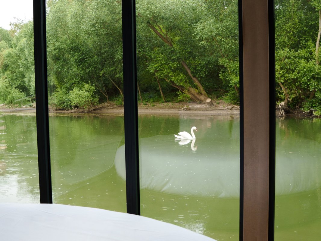 Suite flottante Panoramique Lit rond Balnéo à Poissy (6)