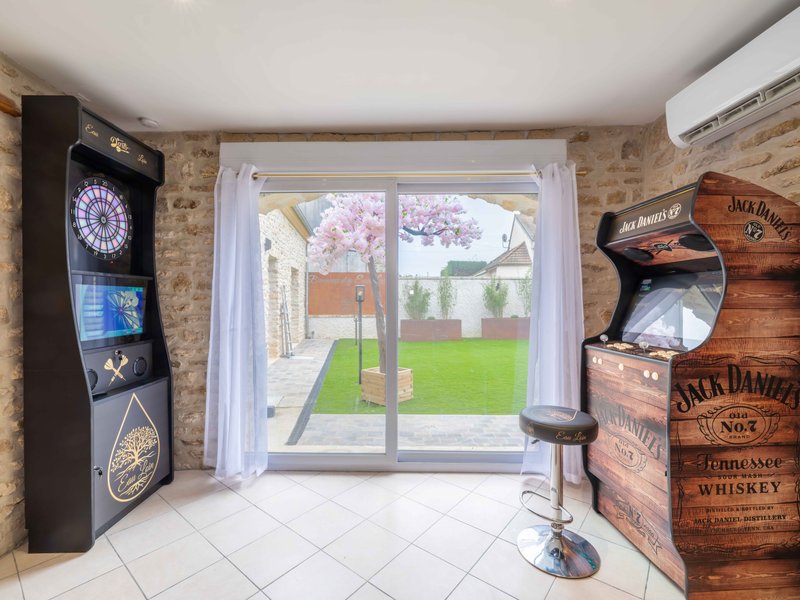 Hébergement AbracadaRoom : Eau Loin - Villa avec spa, sauna, hammam & salle de jeux - Image 11