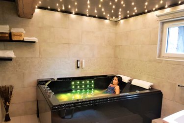 Gîte avec jacuzzi à Arbigny (3)