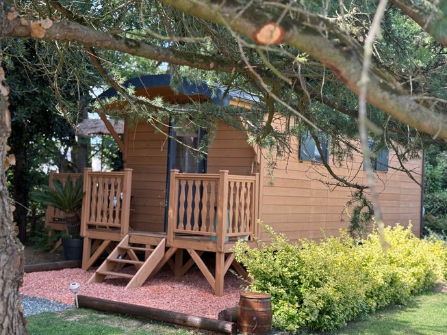 Domaine AbracadaRoom : La roulotte dorée - Image 1