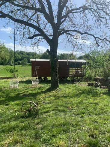 Hébergement AbracadaRoom : La petite roulotte de Vallin | Nature | Cosy - Image 2